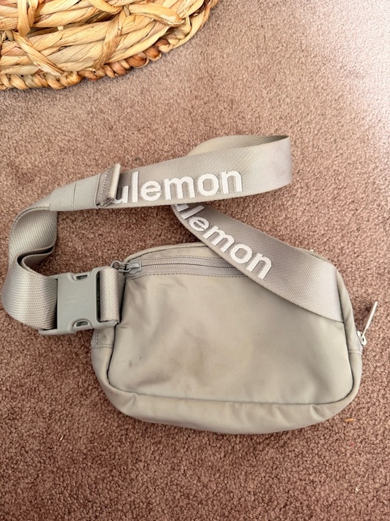 lululemon athletica Sage Green Crossbody Belt Bag - Picture 2 of 2